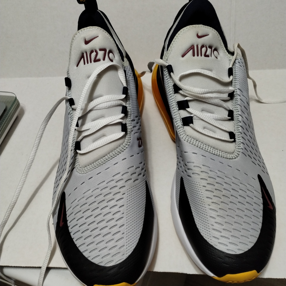Nike Air Max 270 Sneakers - Picture 2 of 5